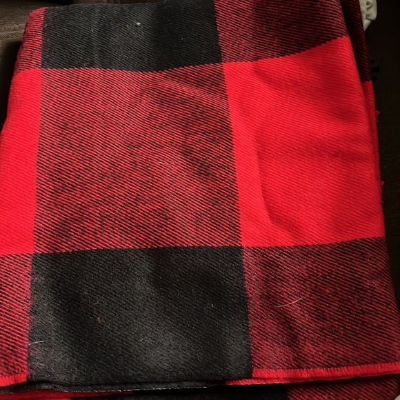 J Crew Factory Women One Size Classic Buffalo Check Plaid Scarf Fringe - Picture 2 of 3